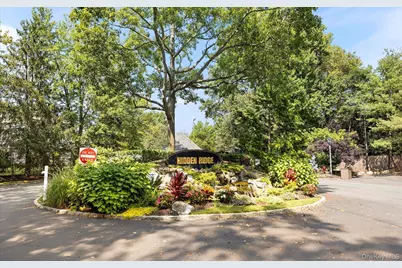 105 Glen Way, Syosset, NY 11791 - Photo 32