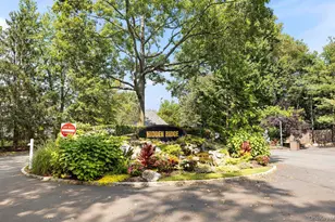 105 Glen Wy, Syosset, NY 11791 - Photo 32