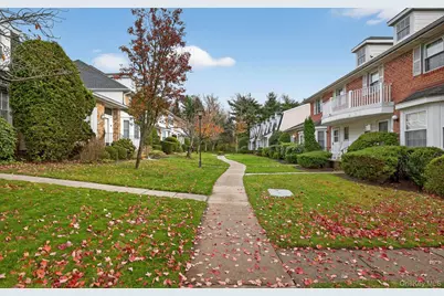 105 Glen Way, Syosset, NY 11791 - Photo 2
