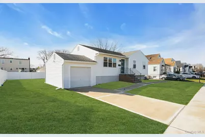 243 Lido Parkway, Lindenhurst, NY 11757 - Photo 4