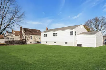 243 Lido Parkway, Lindenhurst, NY 11757 - Photo 40