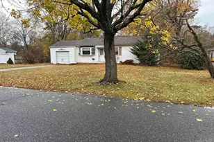 1119 Nugent Ave, Bay Shore, NY 11706 - Photo 4