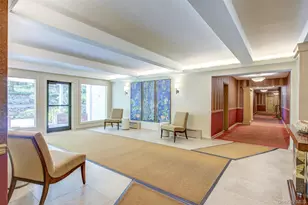 2 Town House Pl, Great Neck, NY 11021 - Photo 4