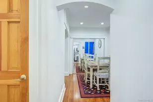 2 Town House Pl, Great Neck, NY 11021 - Photo 22