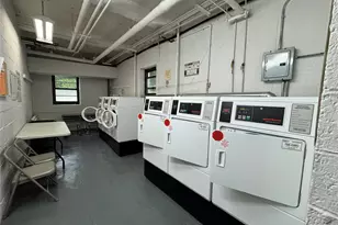 2 Town House Pl, Great Neck, NY 11021 - Photo 42