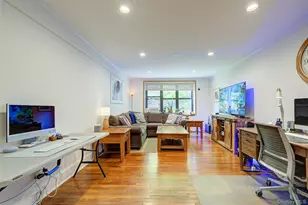 2 Town House Pl, Great Neck, NY 11021 - Photo 16