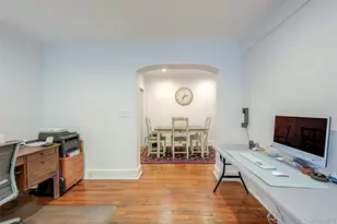 2 Town House Pl, Great Neck, NY 11021 - Photo 14