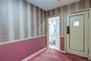 2 Town House Pl, Great Neck, NY 11021 - Photo 6