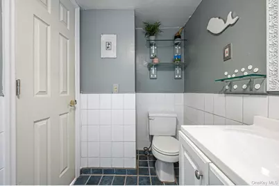 92 E John Street, Lindenhurst, NY 11757 - Photo 16