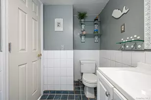 92 E John St, Lindenhurst, NY 11757 - Photo 16