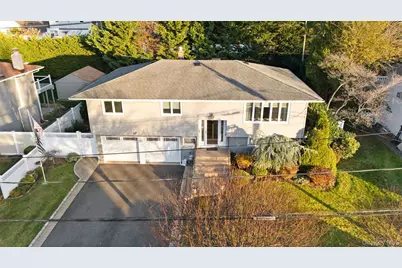 51 Deer Lane, Hicksville, NY 11801 - Photo 4