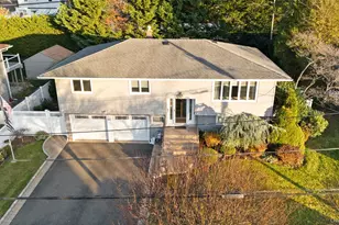 51 Deer Ln, Hicksville, NY 11801 - Photo 4