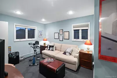 51 Deer Lane, Hicksville, NY 11801 - Photo 20