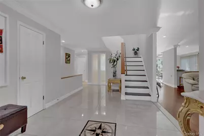 165 Tara Drive, Roslyn, NY 11576 - Photo 4