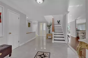 165 Tara Dr, Roslyn, NY 11576 - Photo 4