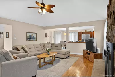 14 Oak Point Drive S, Bayville, NY 11709 - Photo 10