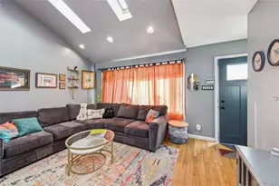 48 Elliot Dr, Hicksville, NY 11801 - Photo 10