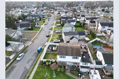 48 Elliot Drive, Hicksville, NY 11801 - Photo 2