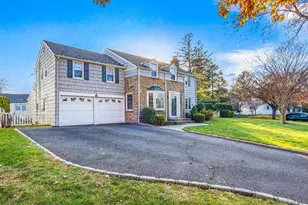 142 Cambridge Ave, Garden City, NY 11530 - Photo 2