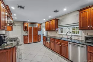 142 Cambridge Ave, Garden City, NY 11530 - Photo 10