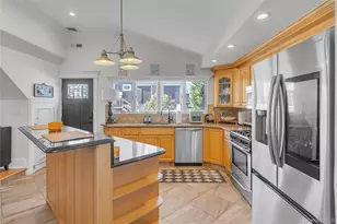 803 S 7th St, Lindenhurst, NY 11757 - Photo 4