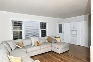 94 Walter Ct, Commack, NY 11725 - Photo 4