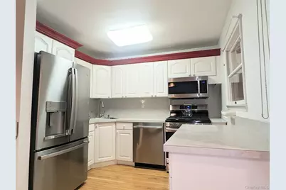 94 Walter Court, Commack, NY 11725 - Photo 8