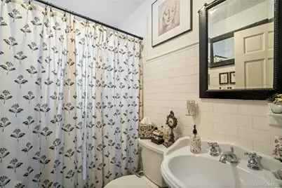 126 Oakland Avenue, West Hempstead, NY 11552 - Photo 16