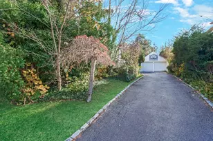 14 Nirvana Ave, Great Neck, NY 11023 - Photo 10