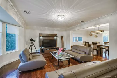 1041 Glen Cove Avenue, Roslyn, NY 11576 - Photo 2