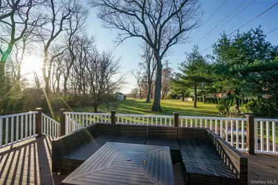 1041 Glen Cove Avenue, Roslyn, NY 11576 - Photo 18