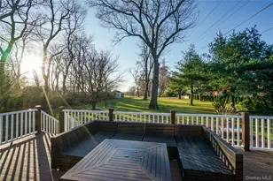 1041 Glen Cove Ave, Roslyn, NY 11576 - Photo 18