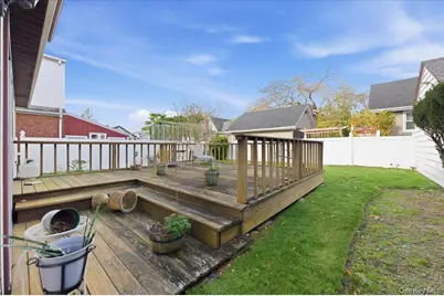 212 Lakeview Avenue, Malverne, NY 11565 - Photo 22