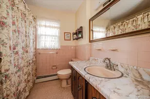 212 Lakeview Ave, Malverne, NY 11565 - Photo 16