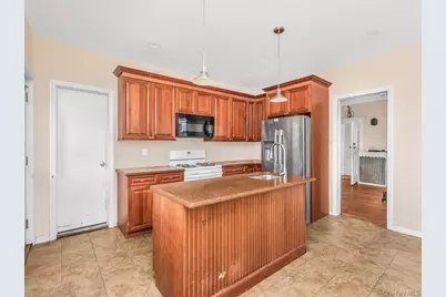 90 Meucci Avenue, Copiague, NY 11726 - Photo 6