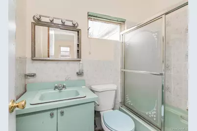 90 Meucci Avenue, Copiague, NY 11726 - Photo 16