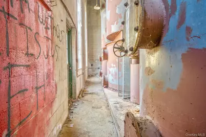 37 E Market Street, Hyde Park, NY 12538 - Photo 32