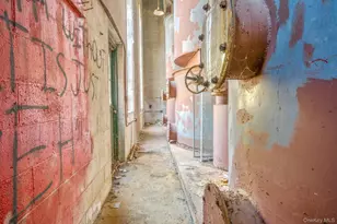 37 E Market St, Hyde Park, NY 12538 - Photo 32