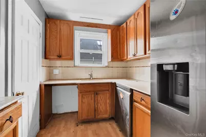32 Tibbetts Road, Yonkers, NY 10705 - Photo 10