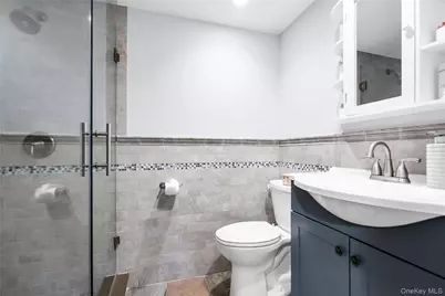 300 Center Bay Drive, West Islip, NY 11795 - Photo 20