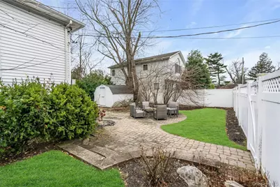 300 Center Bay Drive, West Islip, NY 11795 - Photo 22