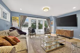 42 Highfield Ln, Roslyn Heights, NY 11577 - Photo 4