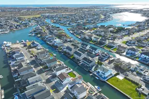 116 Beach Ave, Bellmore, NY 11710 - Photo 22