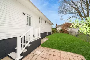 2874 Hempstead Ln, Wantagh, NY 11793 - Photo 18