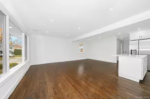 2874 Hempstead Ln, Wantagh, NY 11793 - Photo 10