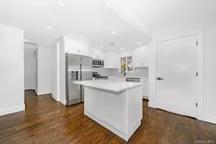 2874 Hempstead Ln, Wantagh, NY 11793 - Photo 6