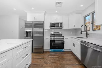 2874 Hempstead Lane, Wantagh, NY 11793 - Photo 8