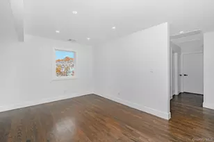 2874 Hempstead Ln, Wantagh, NY 11793 - Photo 12