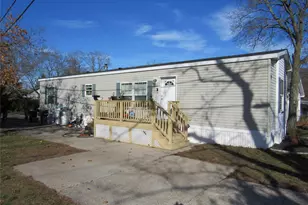 1964109 River Rd, Calverton, NY 11933 - Photo 2