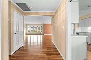 38 Hazelwood Dr, Jericho, NY 11753 - Photo 2